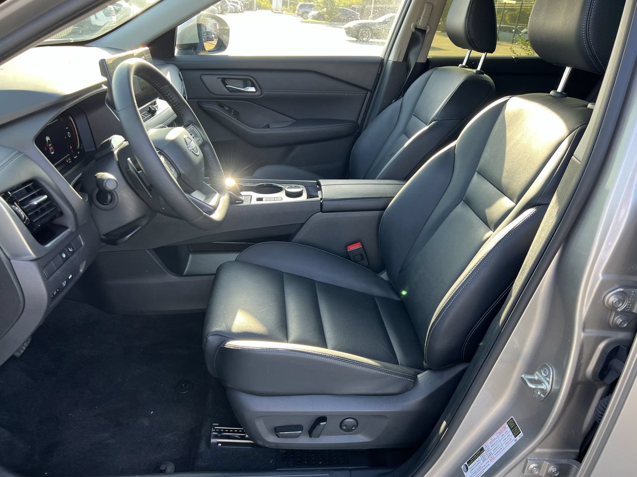 Certified 2025 Nissan Rogue SL w/ Tech Package AWD/4WD image 6