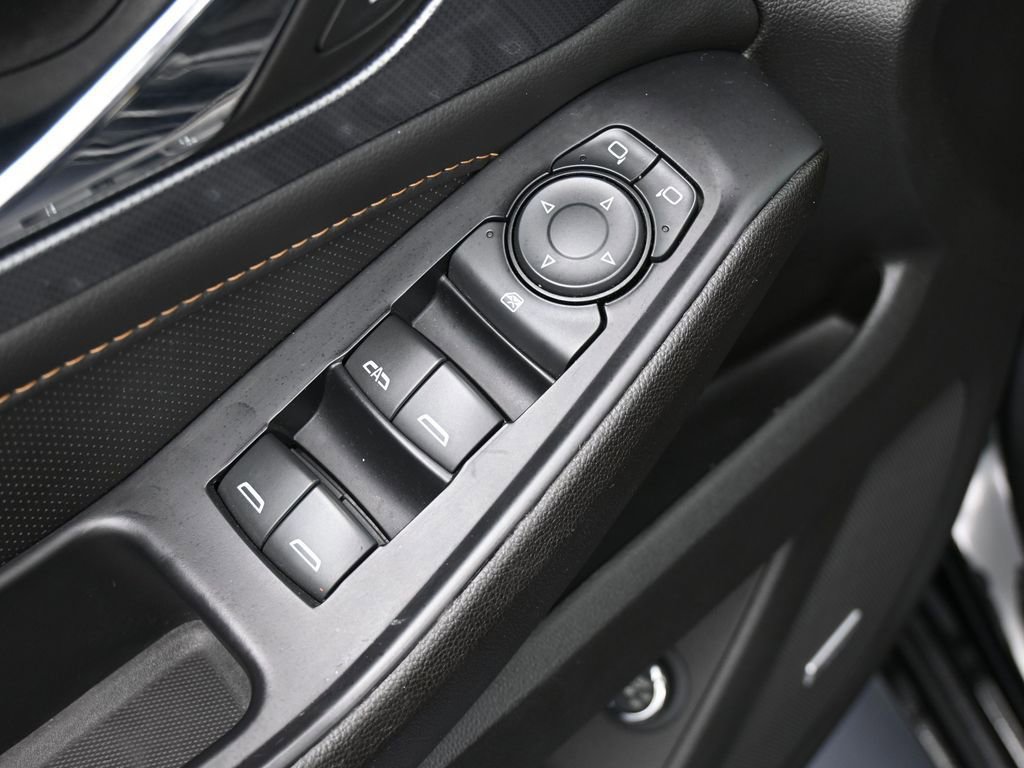 Used 2021 Chevrolet Traverse Premier w/ Redline Edition image 18