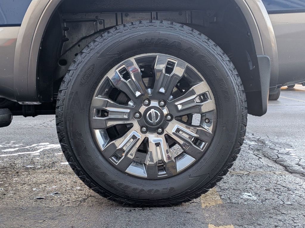 Used 2018 Nissan Titan Platinum Reserve AWD/4WD image 12