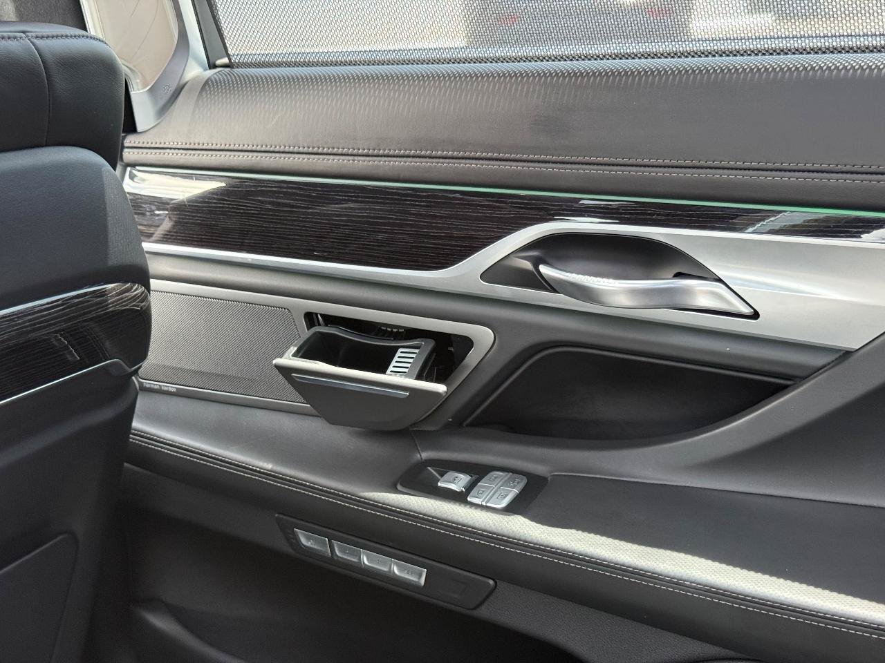 Used 2018 BMW 750i RWD image 20