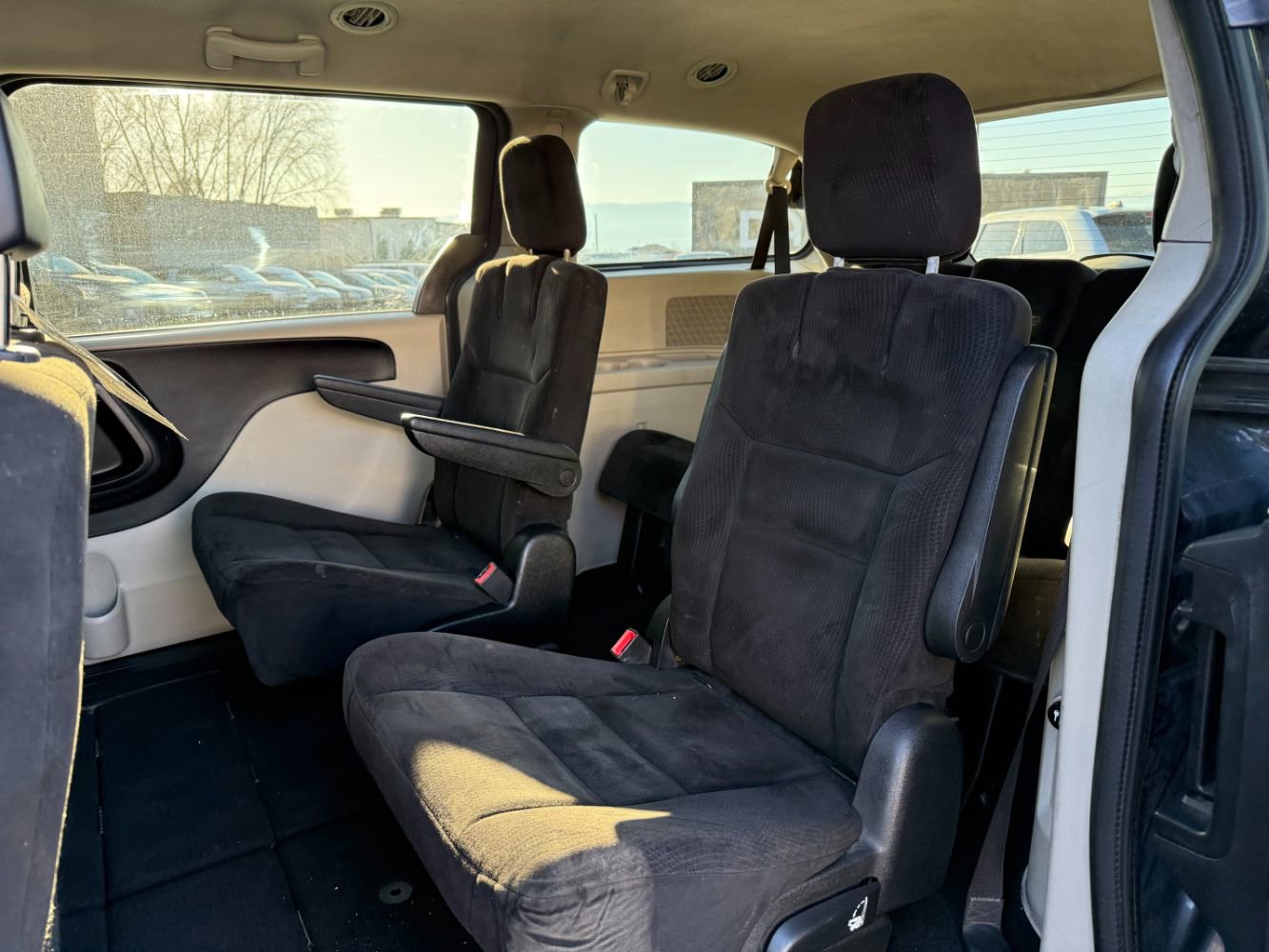 Used 2014 Dodge Grand Caravan SXT image 19