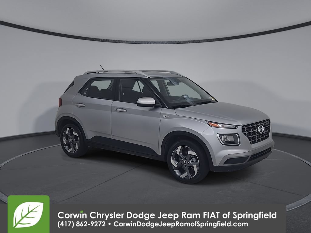Used 2025 Hyundai Venue SEL FWD image 3