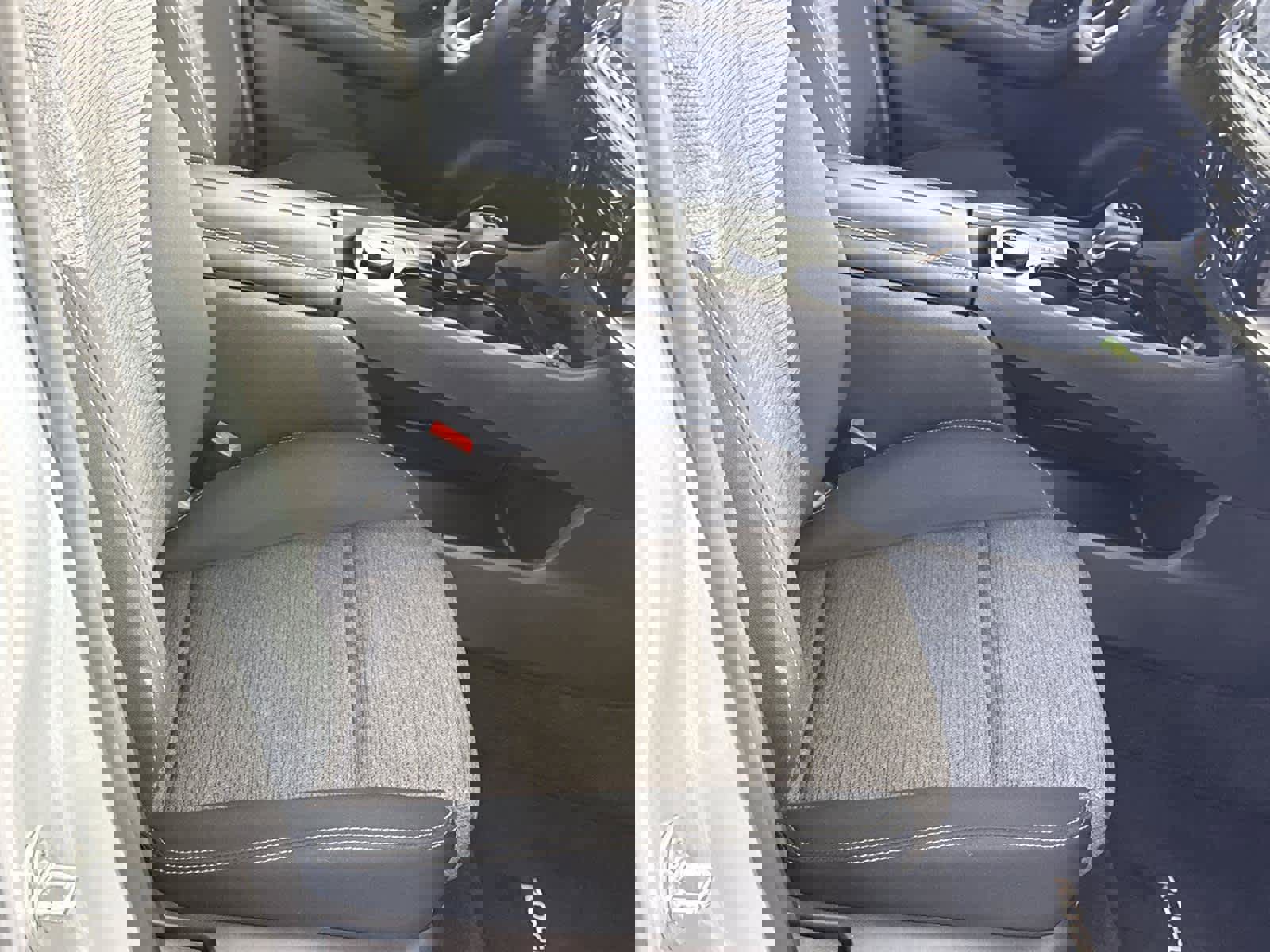 Used 2022 Nissan Rogue SV image 16