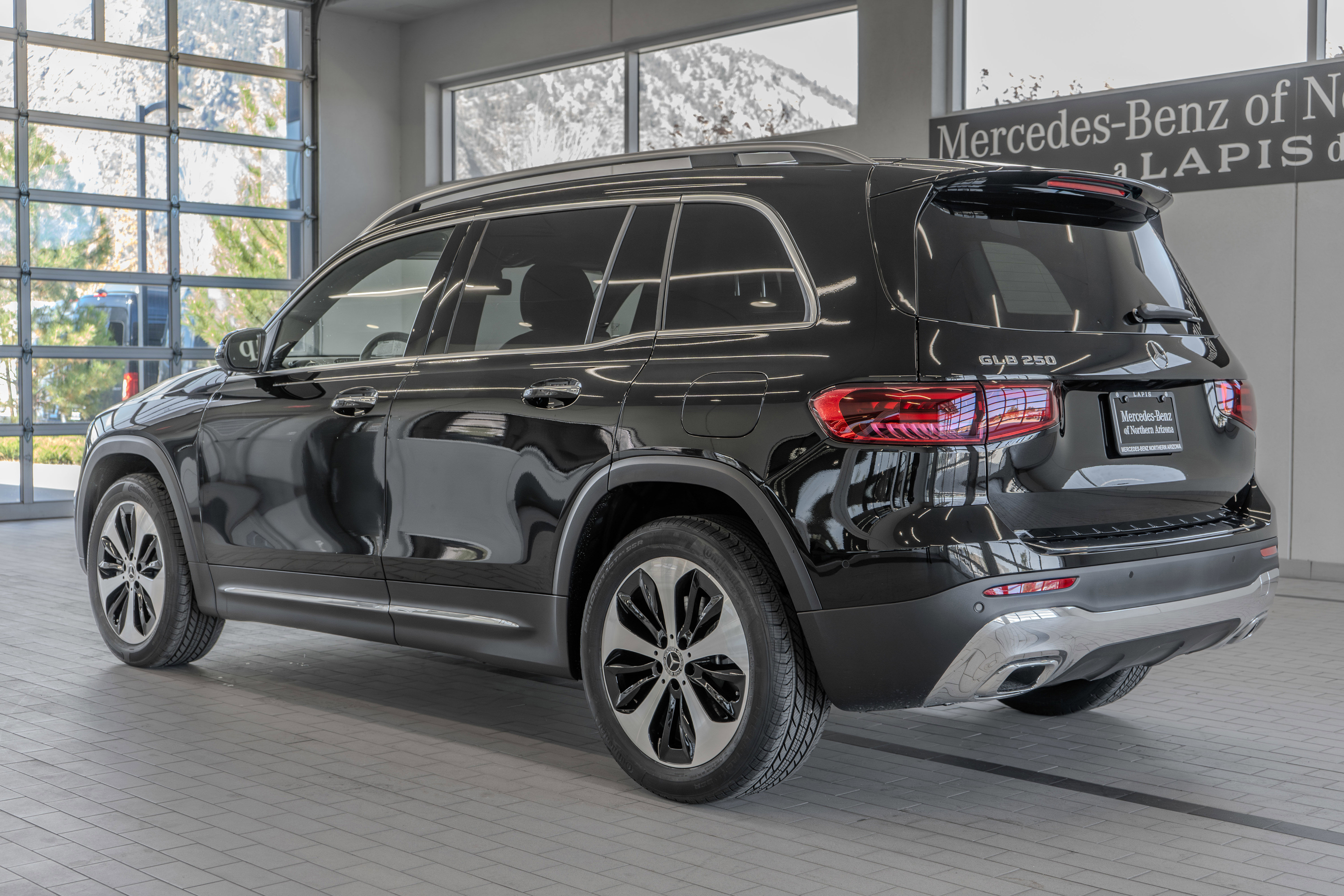 Used 2025 Mercedes-Benz GLB 250 image 13