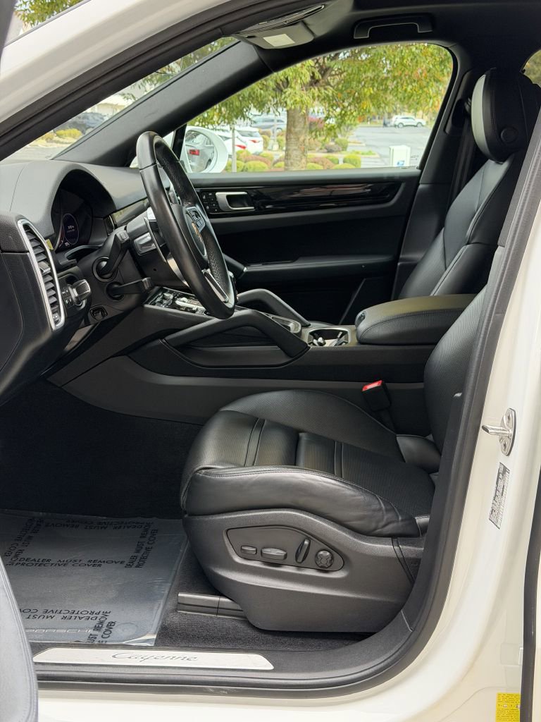 Used 2022 Porsche Cayenne Coupe image 18