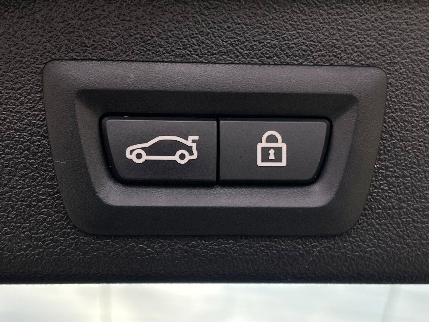 Used 2022 BMW X5 xDrive40i w/ M Sport Package image 25