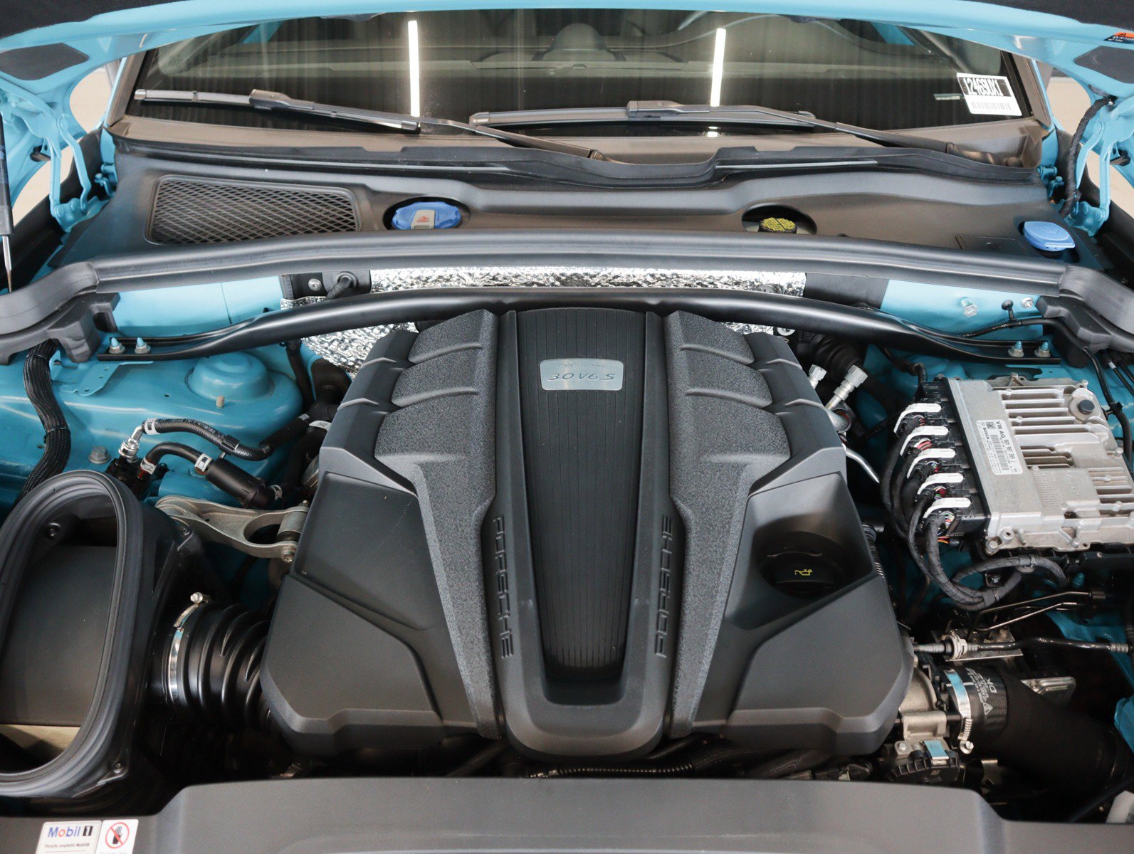 Certified 2020 Porsche Macan S AWD/4WD image 27