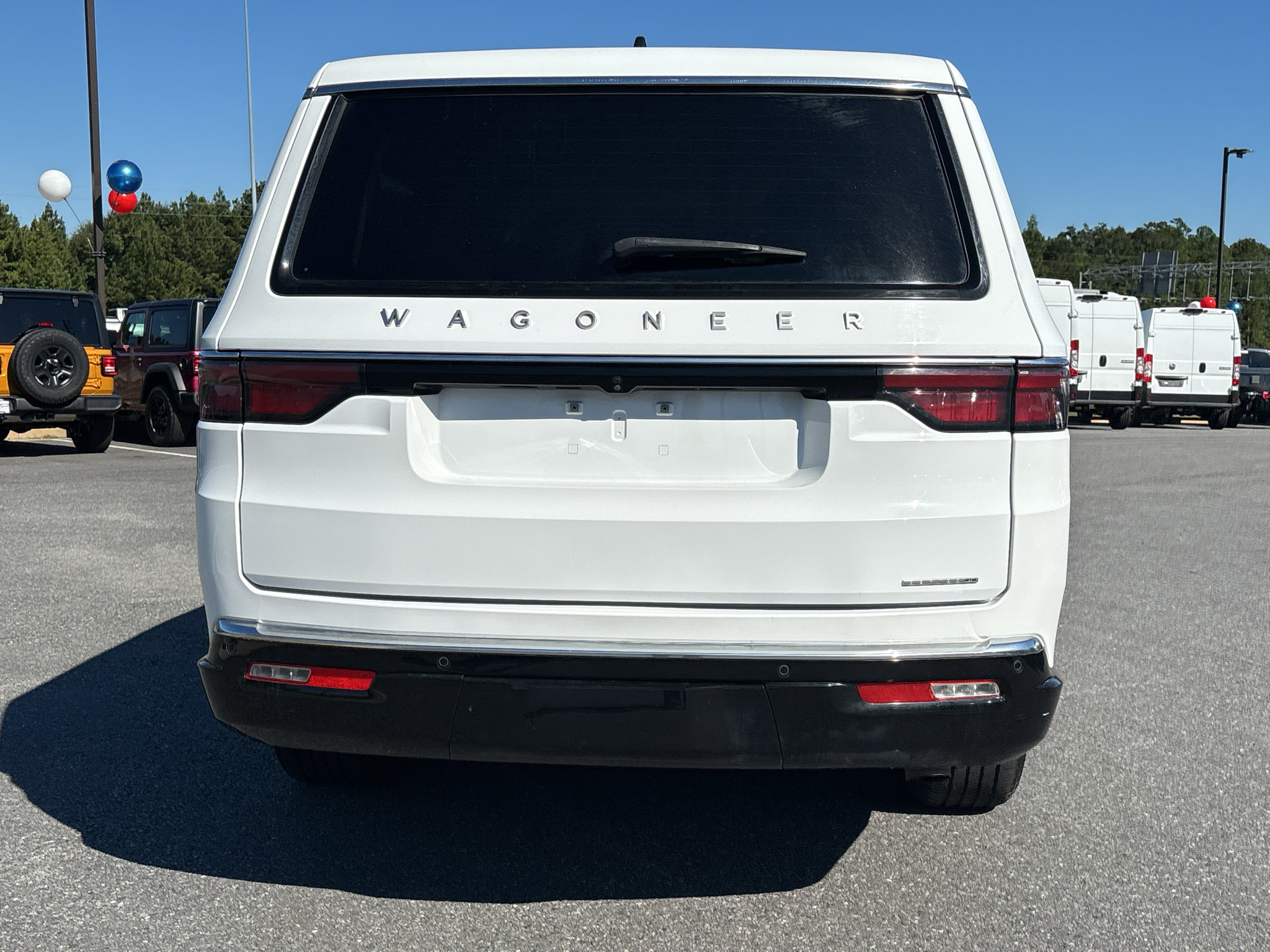 Used 2024 Jeep Wagoneer L Series II RWD image 8