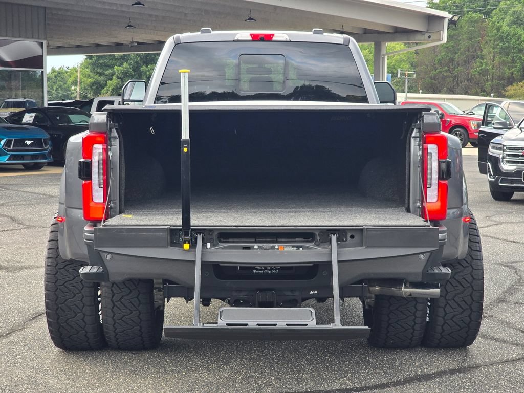 Used 2025 Ford F450 Platinum w/ FX4 Off-Road Package AWD/4WD image 24