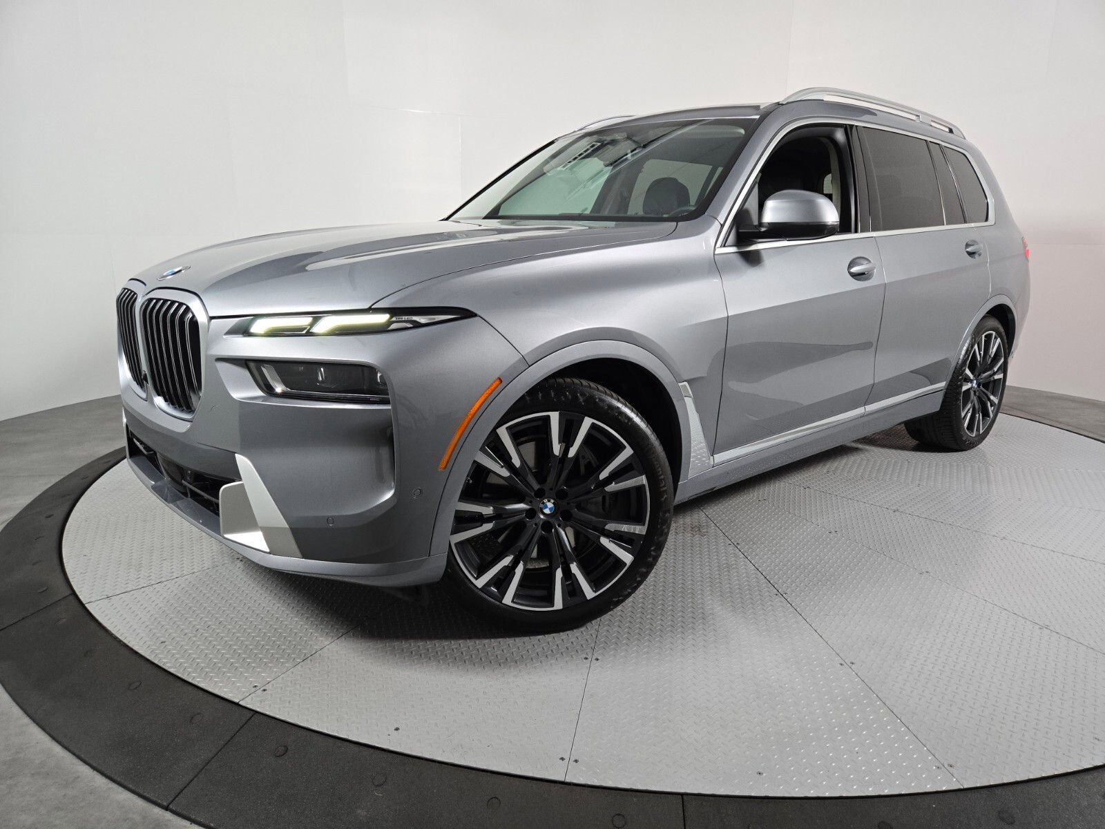 Used 2024 BMW X7 xDrive40i w/ Parking Assistance Package