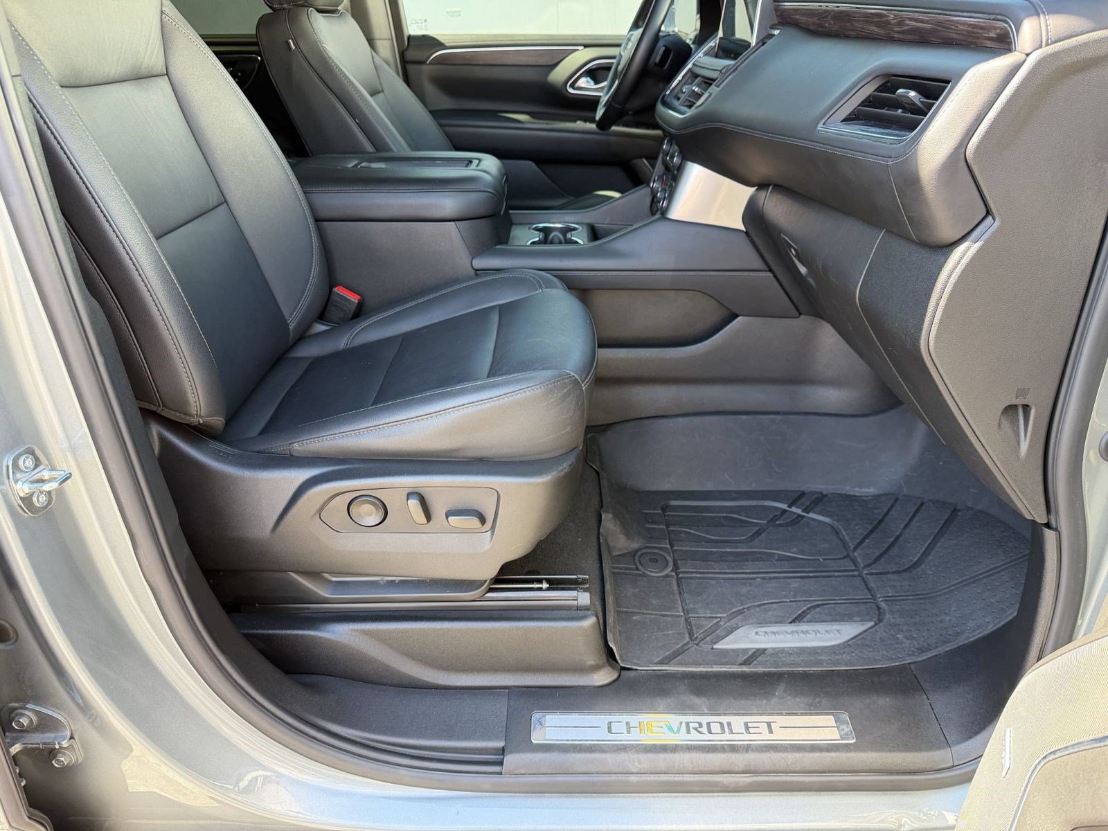 Used 2024 Chevrolet Suburban LT AWD/4WD image 24