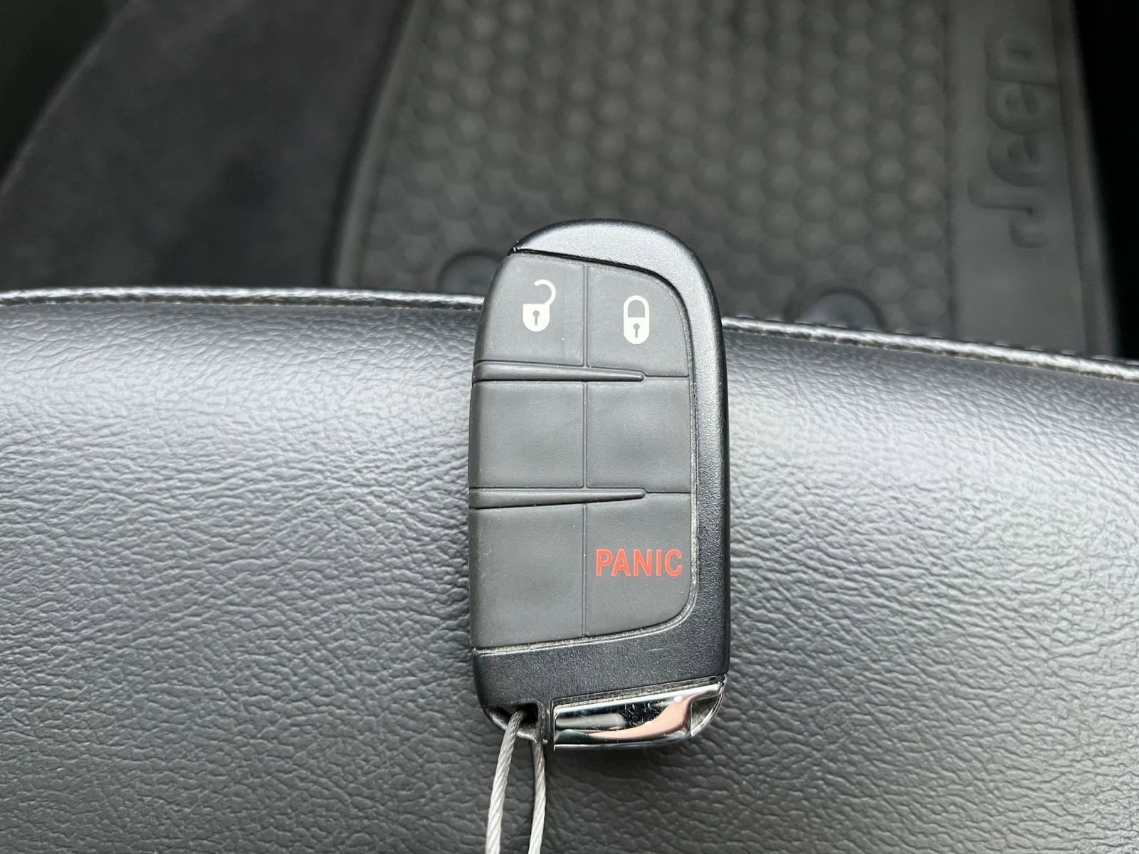 Used 2025 Jeep Compass Trailhawk image 22