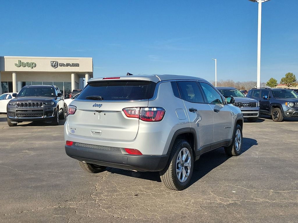 Used 2025 Jeep Compass Sport image 5