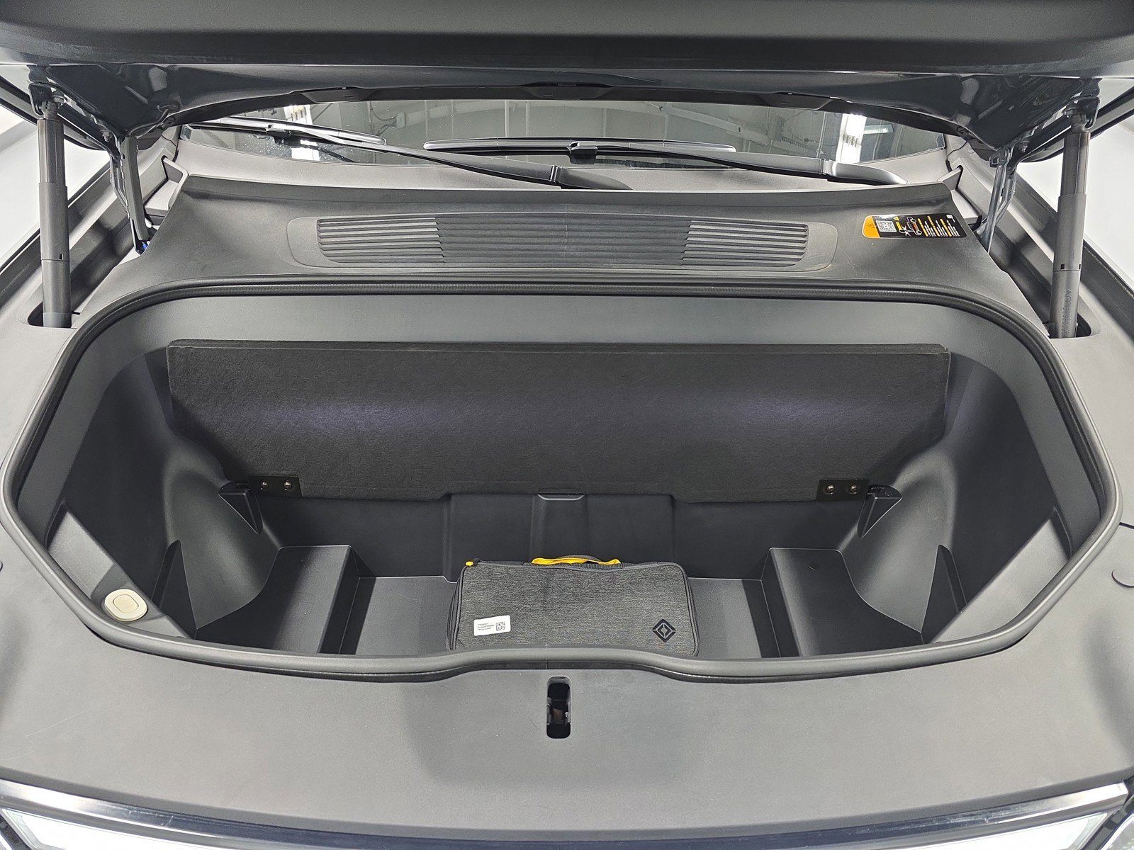 Used 2022 Rivian R1T Adventure image 14