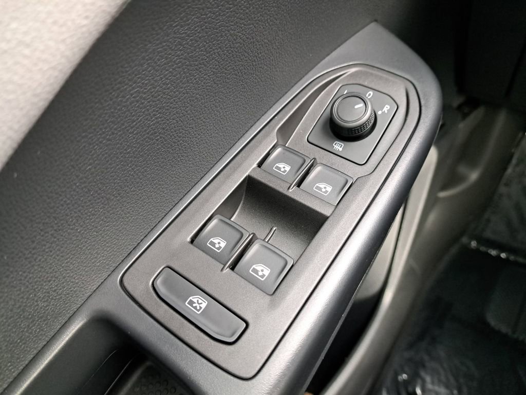 Used 2024 Volkswagen Taos SE image 27