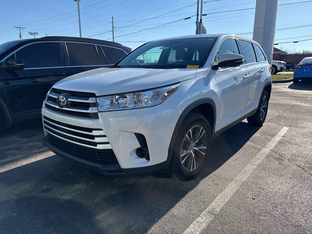 Used 2019 Toyota Highlander LE image 2