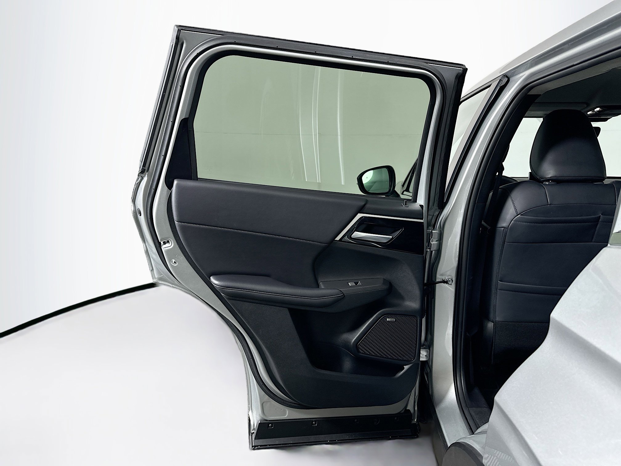 Used 2025 Mitsubishi Outlander SE image 26