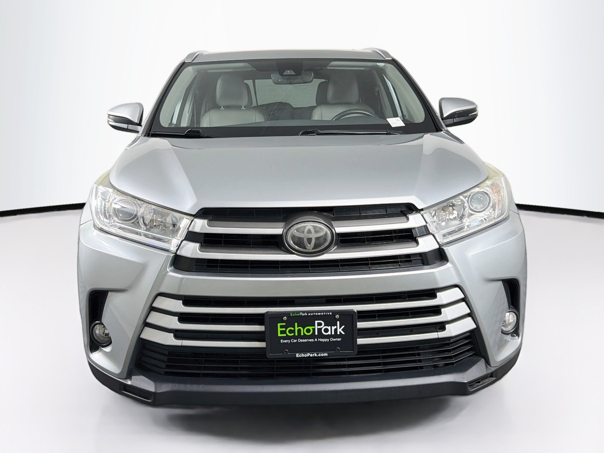 Used 2018 Toyota Highlander XLE FWD image 2