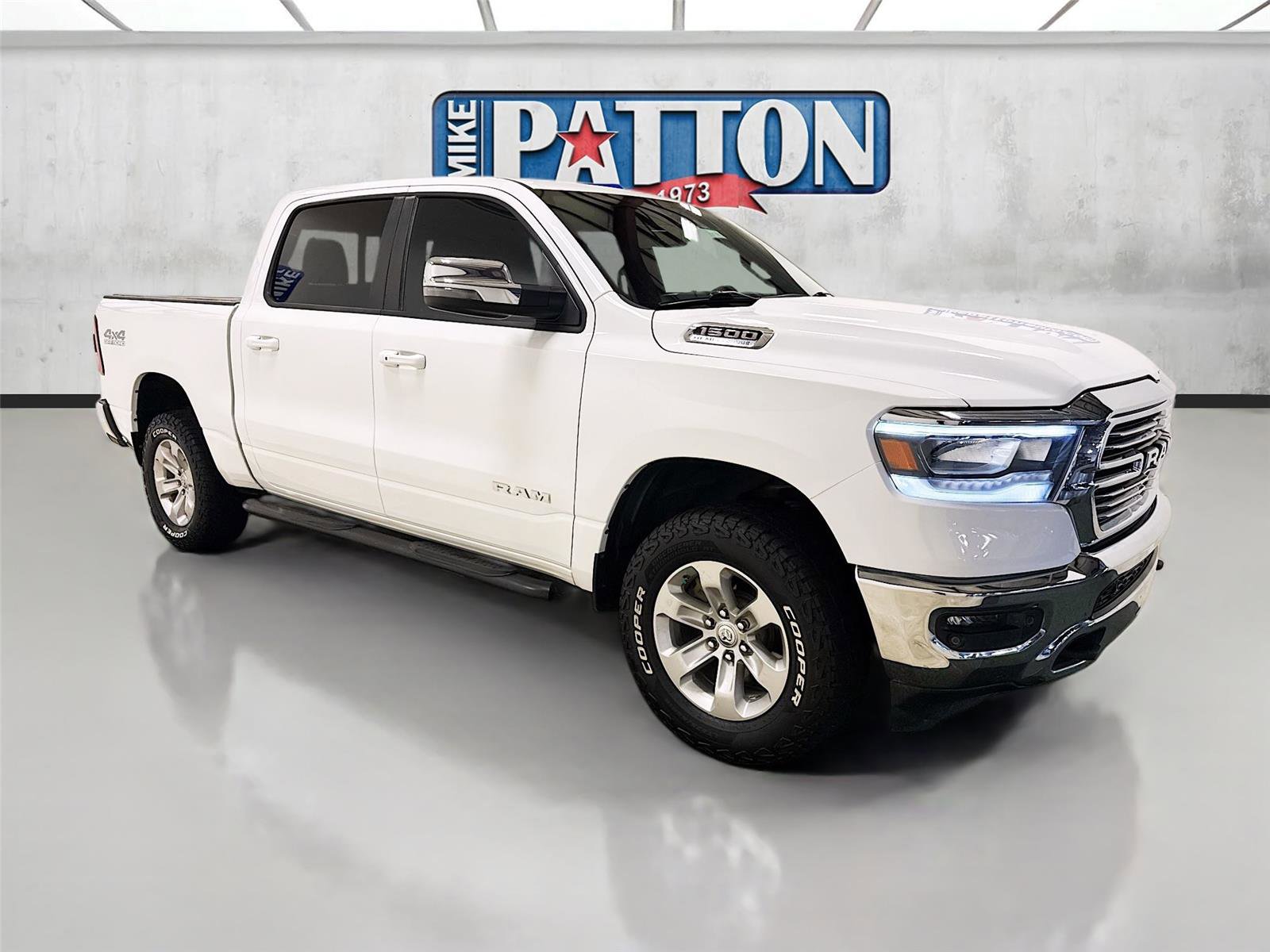 Used 2023 RAM 1500 Laramie AWD/4WD image 1