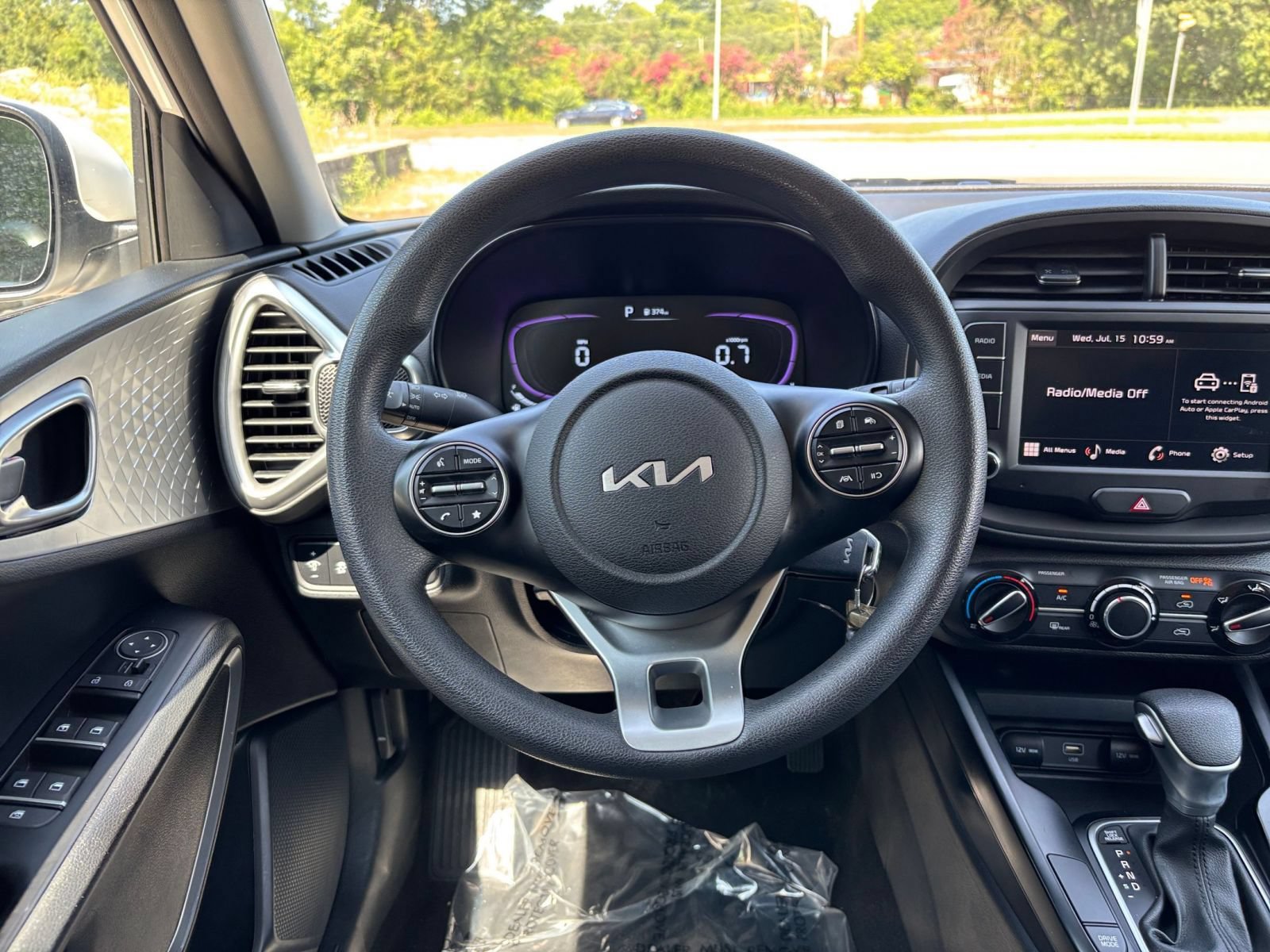 Used 2025 Kia Soul LX w/ LX Technology Package FWD image 29