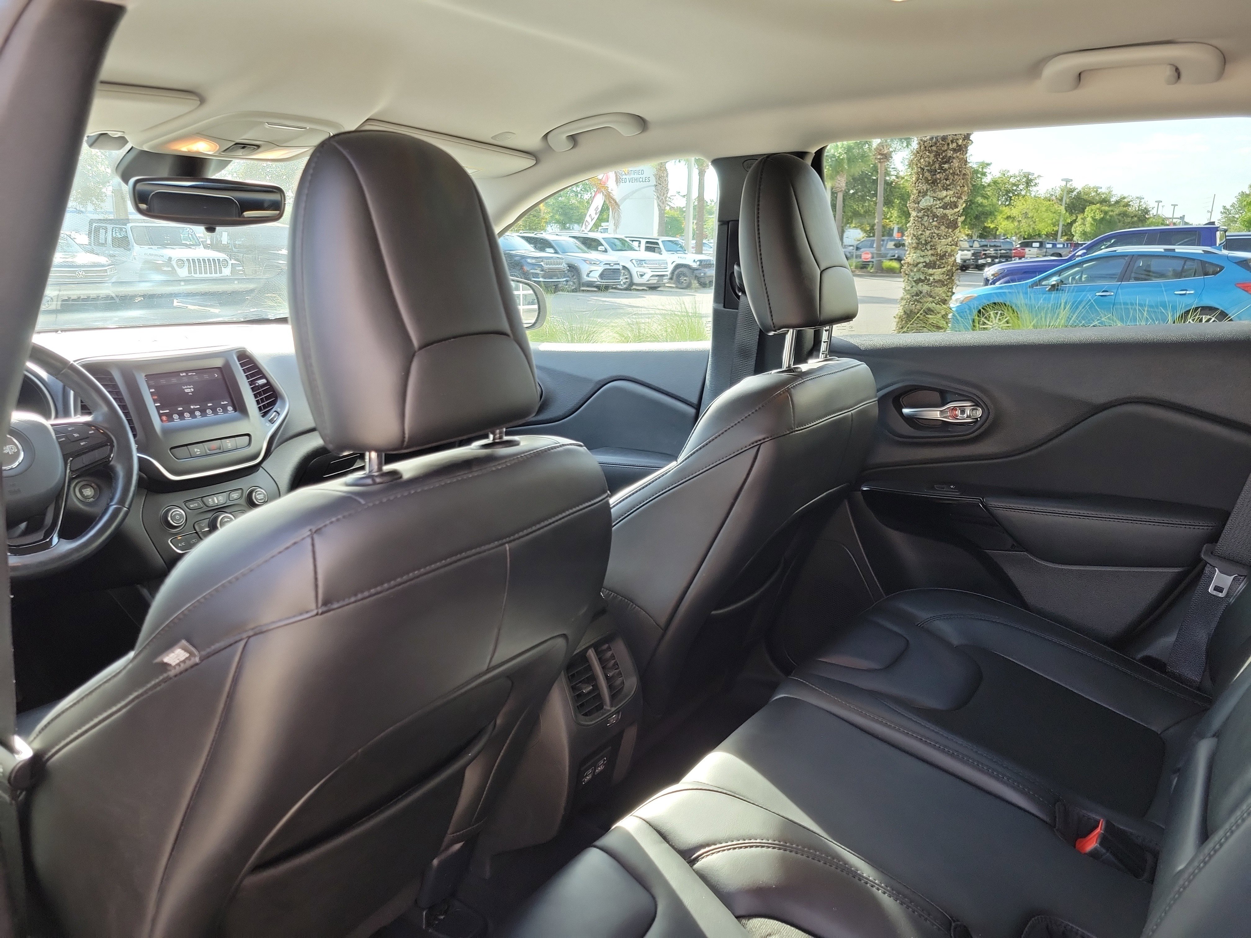 Used 2021 Jeep Cherokee Latitude Plus AWD/4WD image 27
