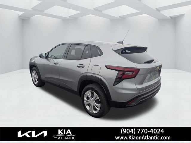 Used 2024 Chevrolet Trax LS w/ Driver Confidence Package FWD image 5