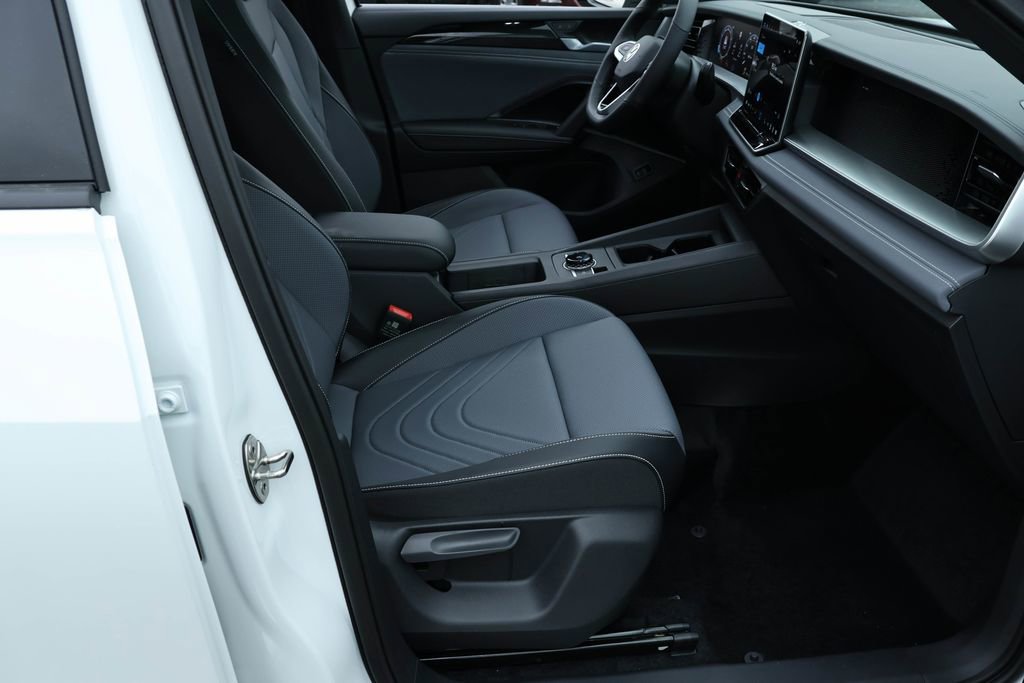 New 2026 Volkswagen Tiguan SE R-Line image 41