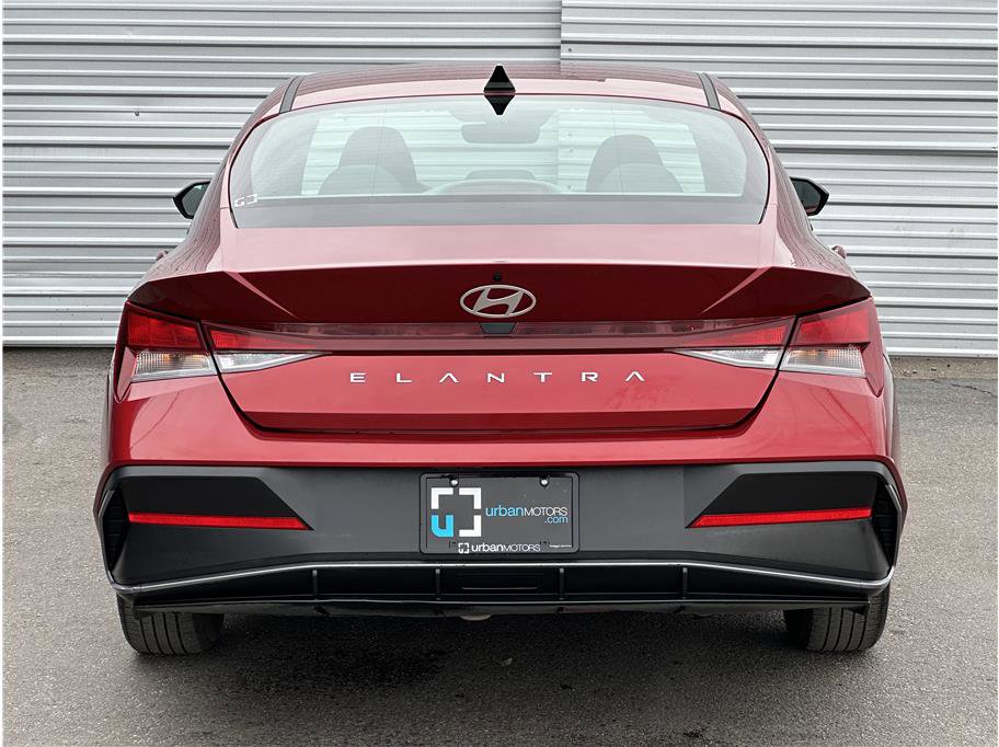 Used 2024 Hyundai Elantra SE image 11