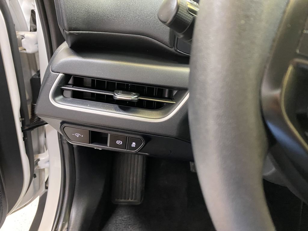 Used 2025 Kia K4 FWD image 32