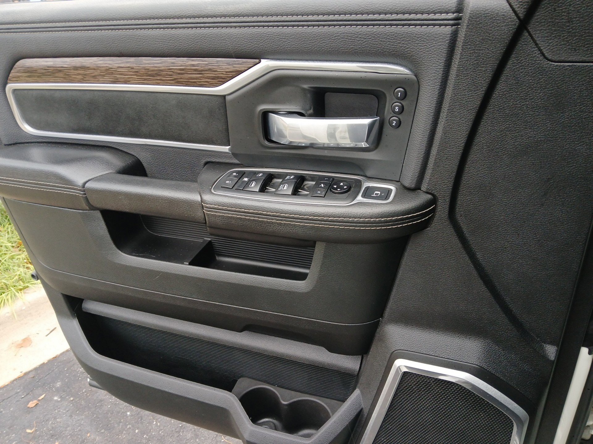 Used 2020 RAM 3500 Laramie image 20