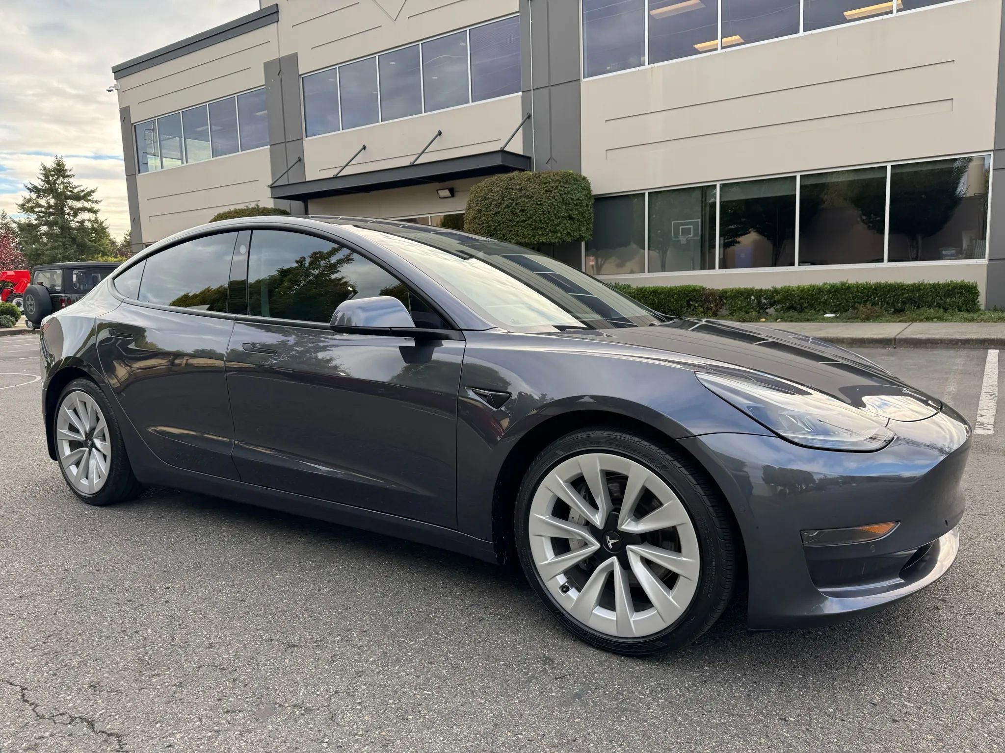 Used 2021 Tesla Model 3 Standard Range image 1