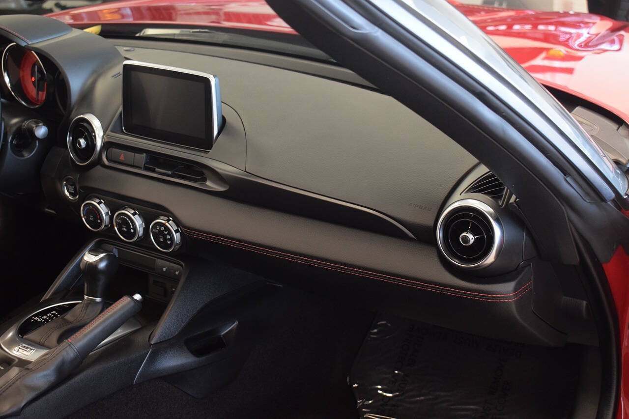 Used 2020 FIAT 124 Spider Abarth w/ Convenience Group RWD image 49