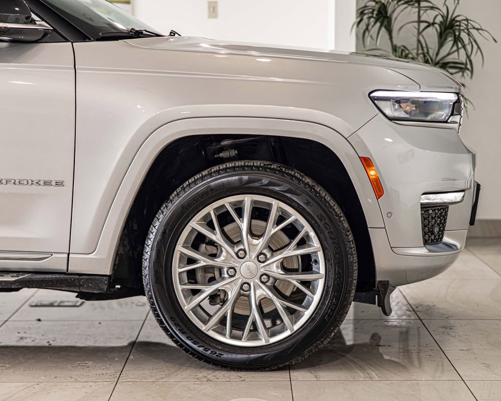 Used 2021 Jeep Grand Cherokee L Summit w/ Advanced Protech Group IV AWD/4WD image 11