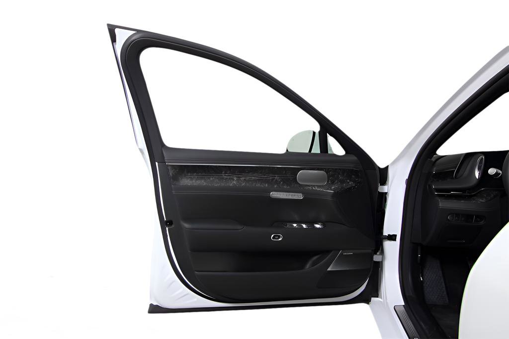 New 2025 Genesis G90 3.5T image 35