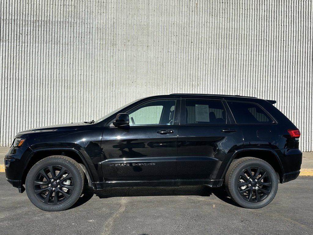Used 2022 Jeep Grand Cherokee Laredo X image 2