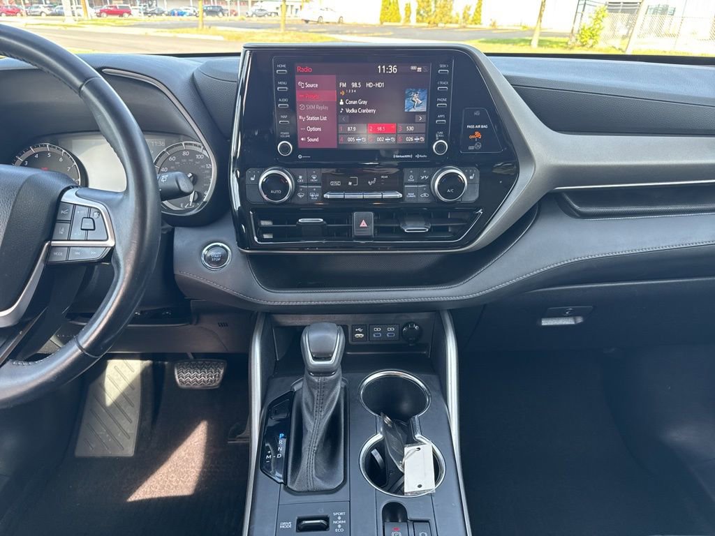 Used 2022 Toyota Highlander XLE image 23