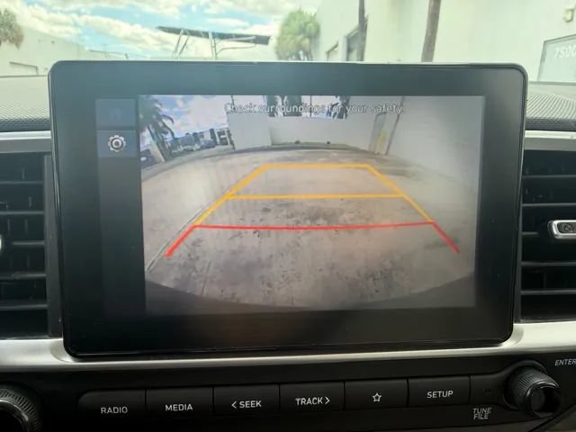 Used 2024 Hyundai Venue SEL FWD image 18