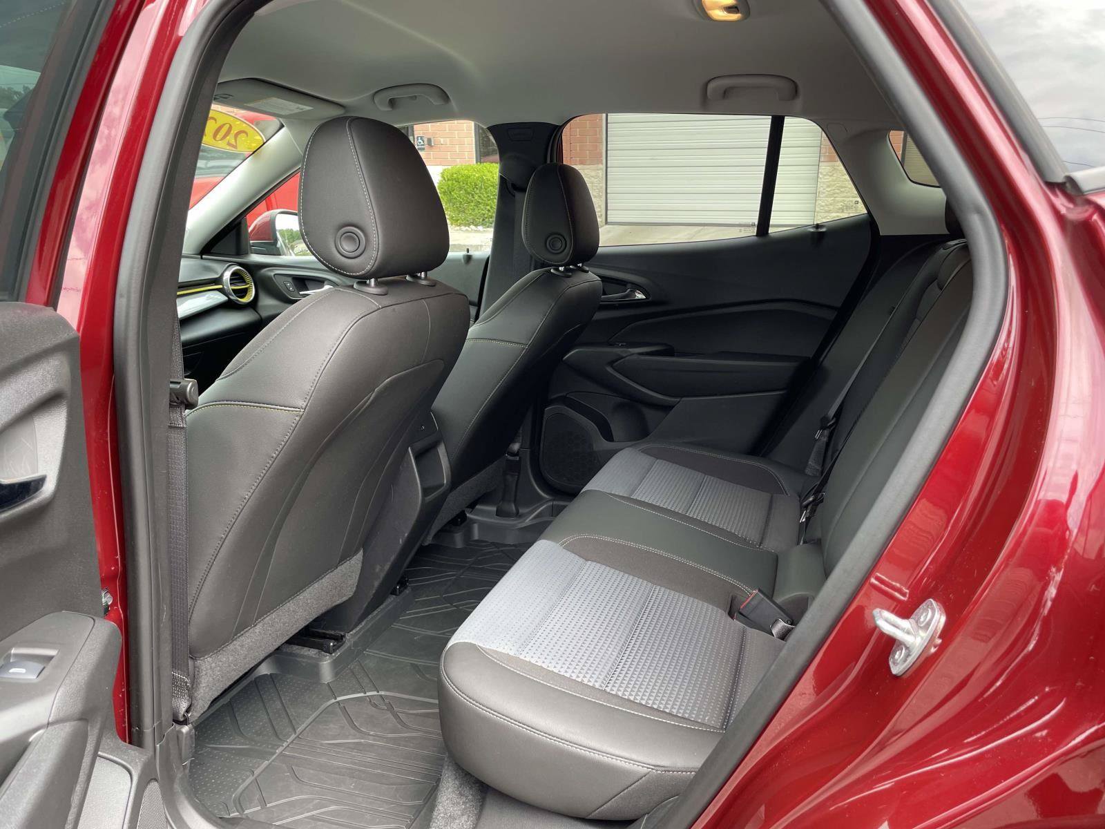 Used 2024 Chevrolet Trax LT w/ Driver Confidence Package FWD image 3