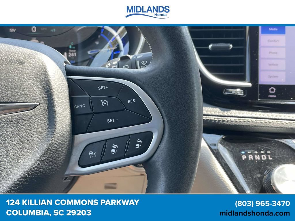 Used 2023 Chrysler Pacifica Touring-L FWD image 22