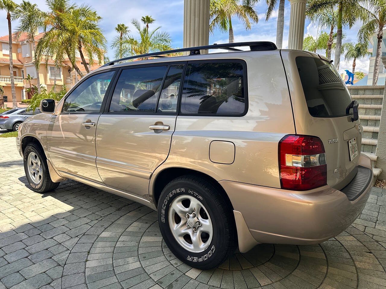 Used 2005 Toyota Highlander 2WD V6 w/ 3rd Row image 29