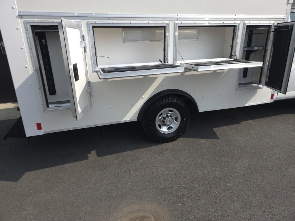 Used 2018 Chevrolet Express 3500 w/ Power Convenience Package image 8