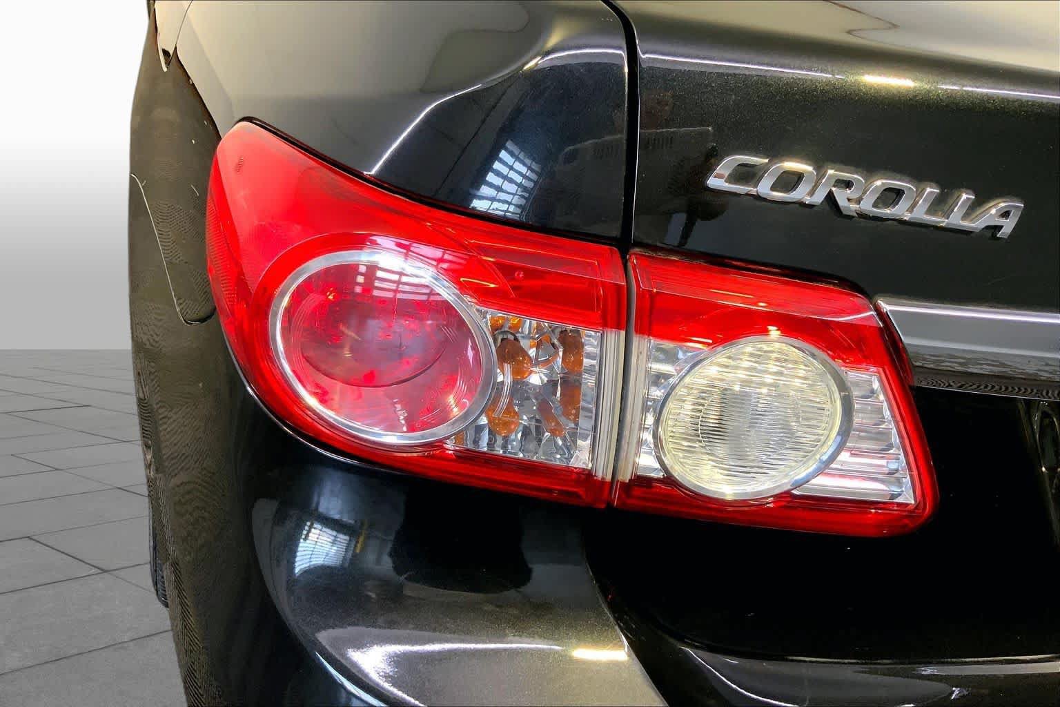 Used 2012 Toyota Corolla LE FWD image 27
