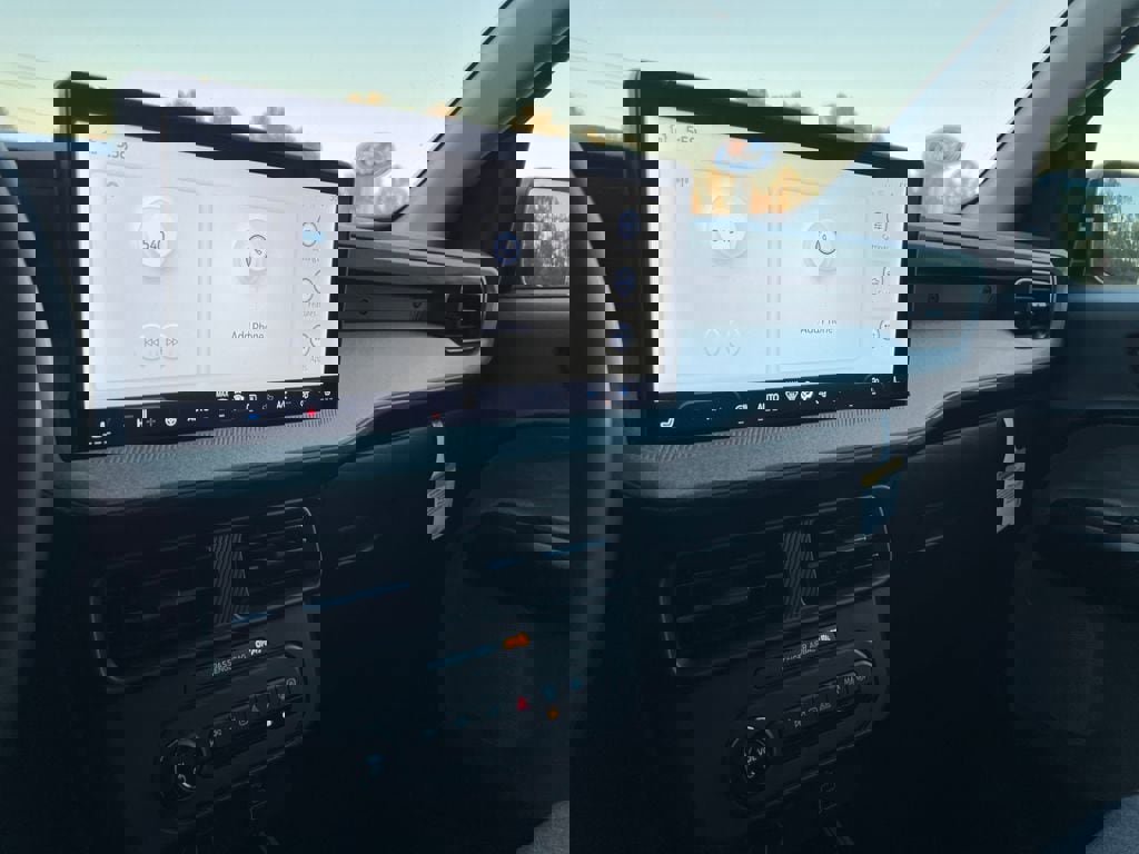 New 2025 Ford Maverick XLT w/ XLT Luxury Package image 24