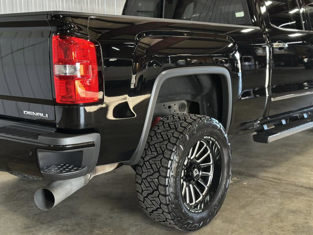 Used 2017 GMC Sierra 2500 Denali w/ Duramax Plus Package image 11