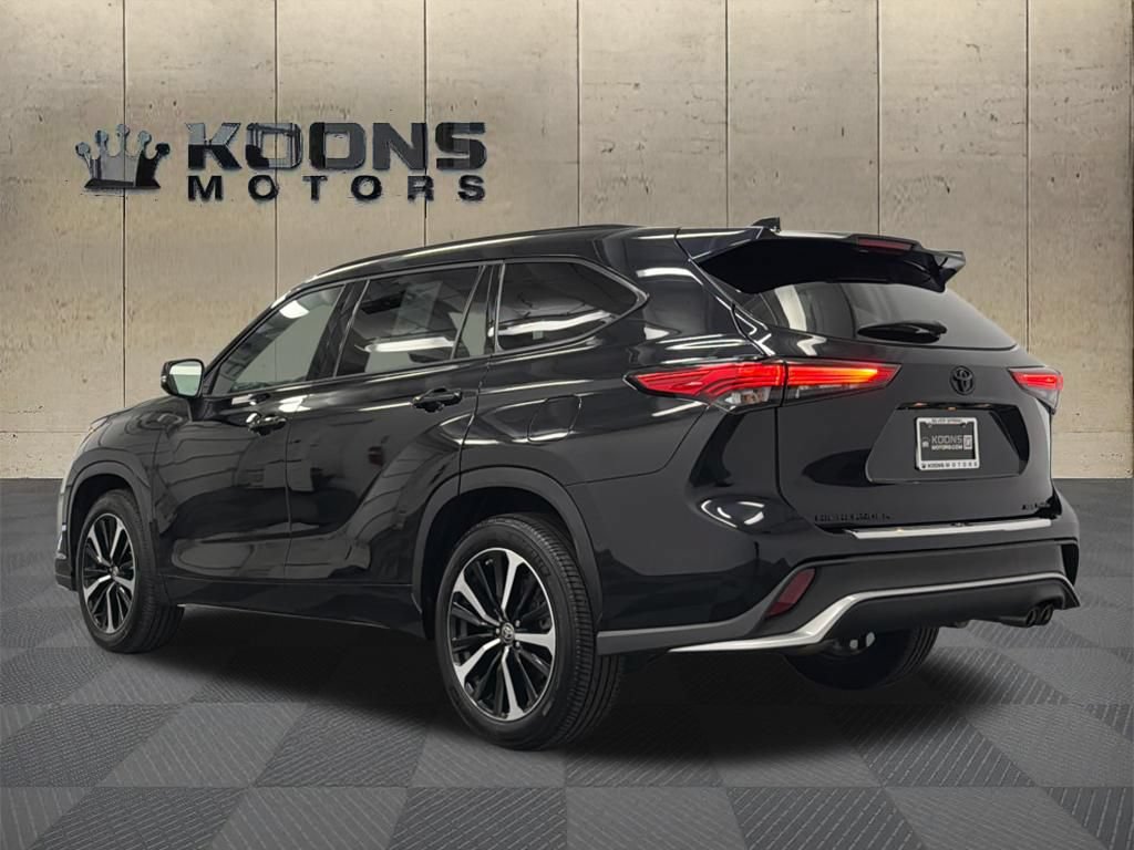 Used 2022 Toyota Highlander XSE AWD/4WD image 6