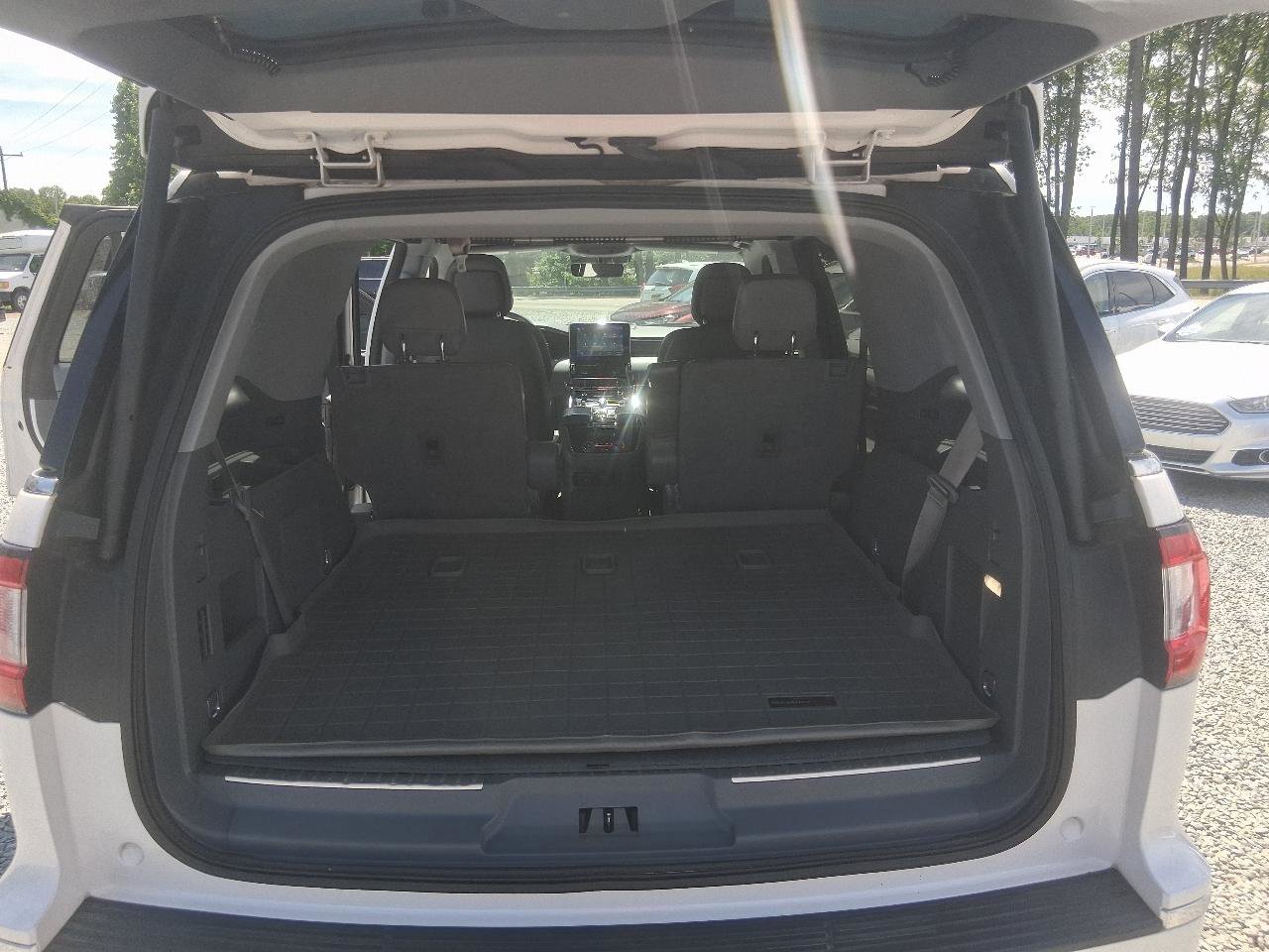 Used 2018 Lincoln Navigator Select RWD image 10