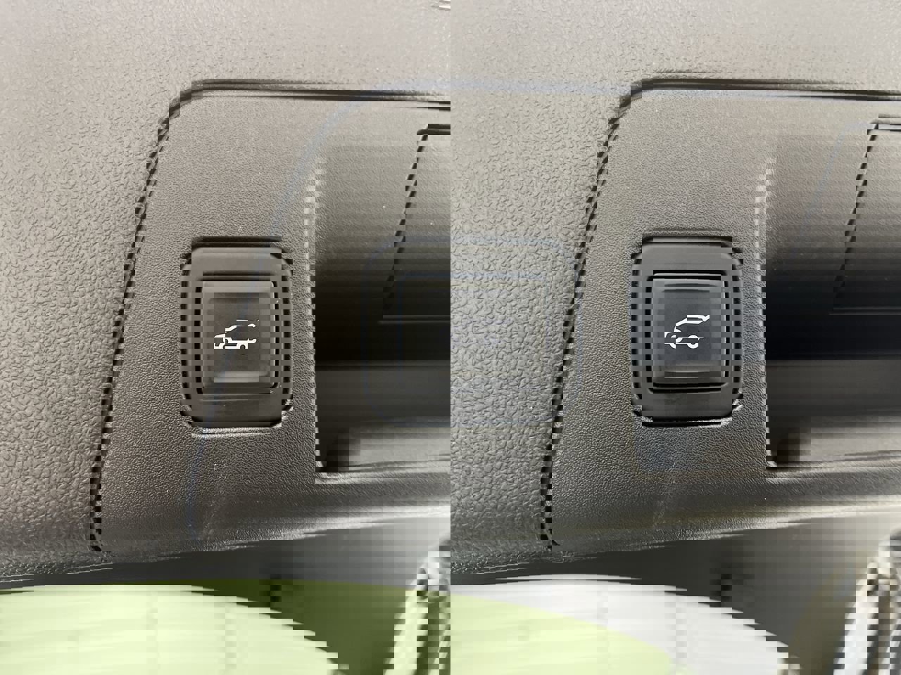 Certified 2023 Buick Envision Essence image 31