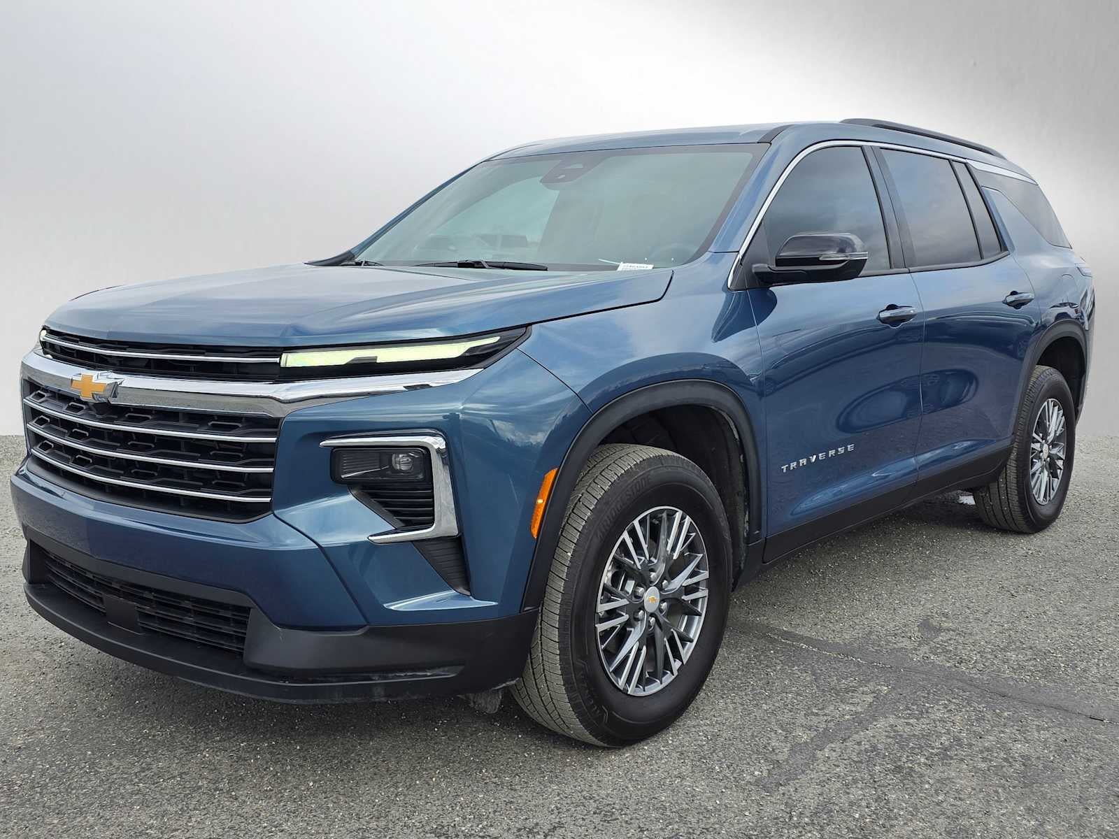 Used 2026 Chevrolet Traverse LT AWD/4WD image 7