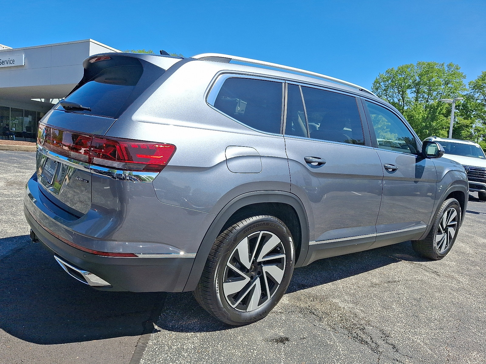 New 2025 Volkswagen Atlas SEL image 4