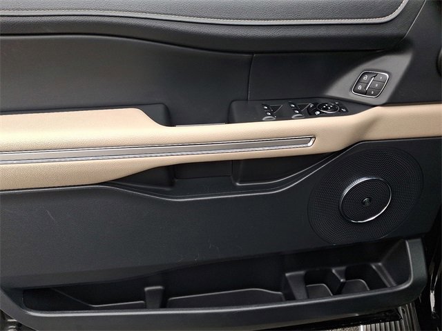 Used 2023 Ford Expedition Max Limited image 11
